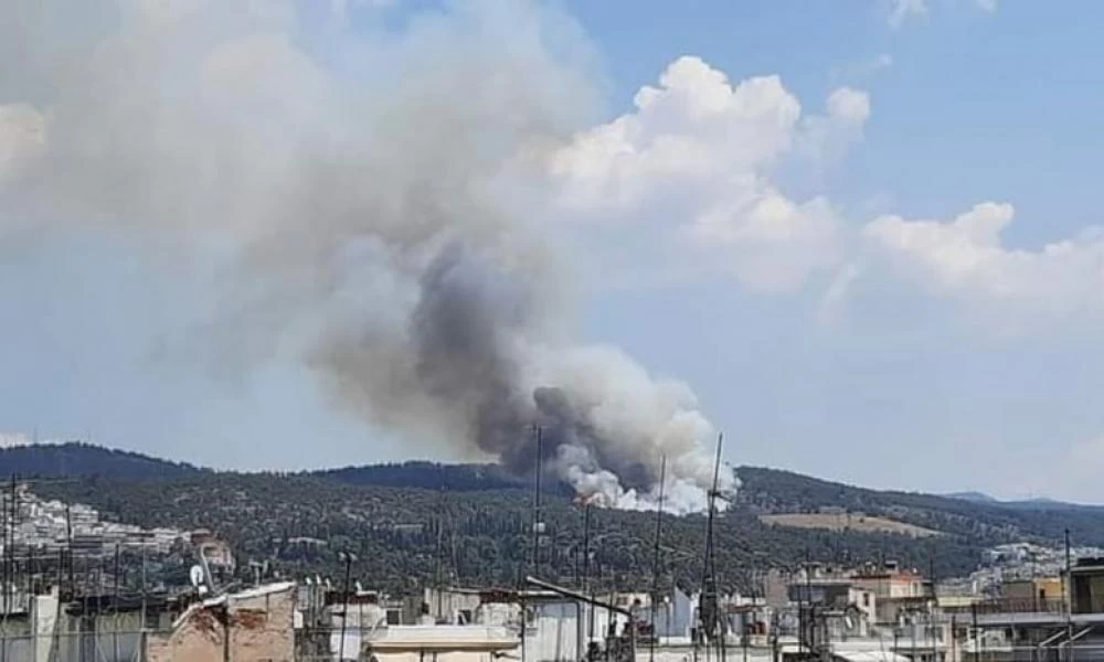 Θεσσαλονίκη: Σε ύφεση βρίσκεται η πυρκαγιά στο Σέιχ Σου